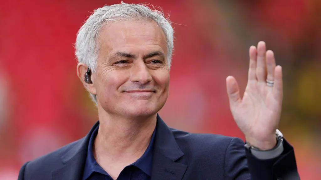 Who would say not to Benfica? - Mourinho touches down for negotiations