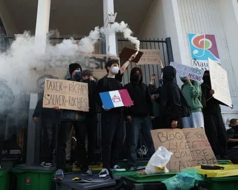 Recently Appointed French PM Under Intense Pressure as Countrywide Strikes Disrupt Schools and Transportation