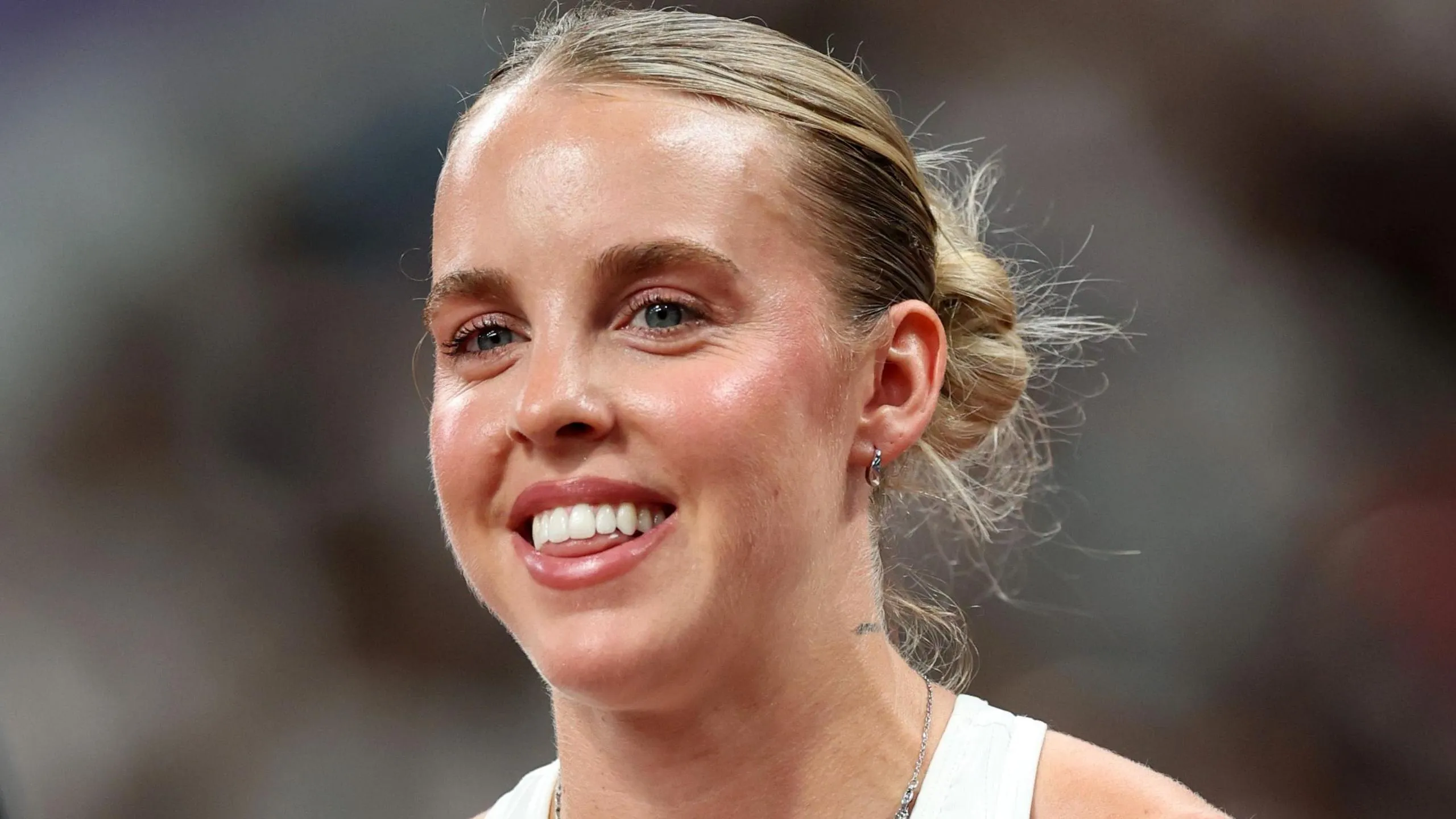 Hodgkinson Begins World Title Campaign with Victory