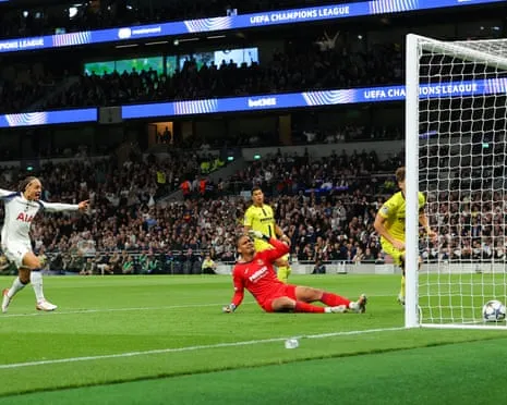 Goalkeeper Luiz's Crucial Error Delivers Tottenham Opening-Night Victory